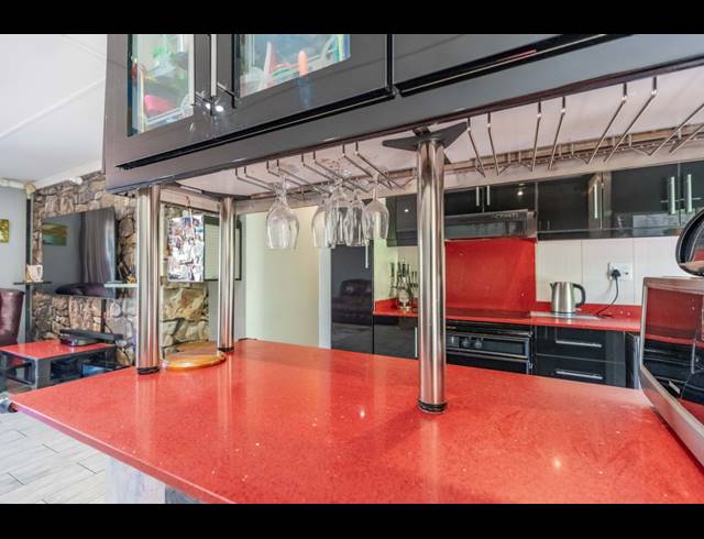 3 BEDROOM TOWNHOUSE FOR SALE IN SHERWOOD